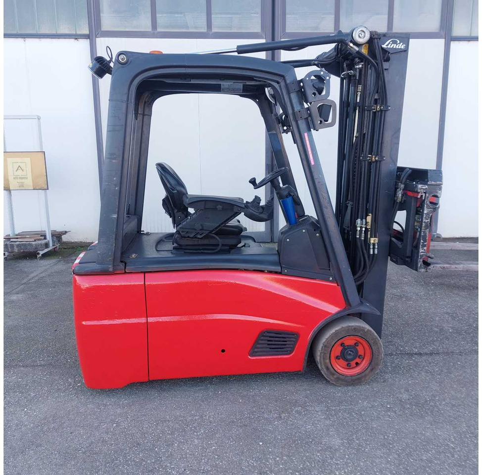 LINDE - 16L-01 - FORKLIFT 16Q - 2011 - Motviktstruck: bild 1 LINDE - 16L-01 - FORKLIFT 16Q - 2011 - Motviktstruck: bild 1