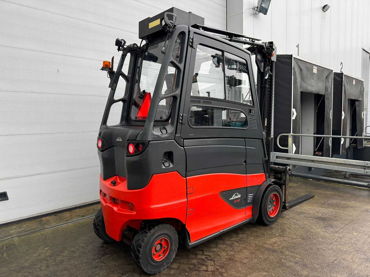 LINDE - 2020 - E-45-HL-01-600 - FORK POSITIONER, SIDE-SHIFT - FORKLIFT - Motviktstruck: bild 4 LINDE - 2020 - E-45-HL-01-600 - FORK POSITIONER, SIDE-SHIFT - FORKLIFT - Motviktstruck: bild 4