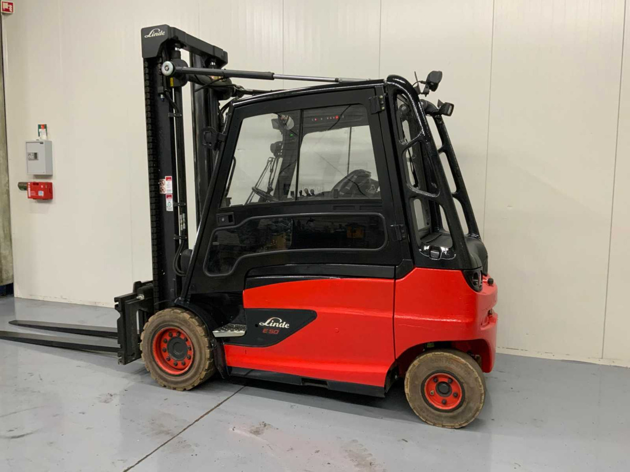 LINDE E50 - 4.1M DUPLEX, FORK POSITIONER, SIDE-SHIFT, LONG FORKS - FORKLIFT - Motviktstruck: bild 3 LINDE E50 - 4.1M DUPLEX, FORK POSITIONER, SIDE-SHIFT, LONG FORKS - FORKLIFT - Motviktstruck: bild 3