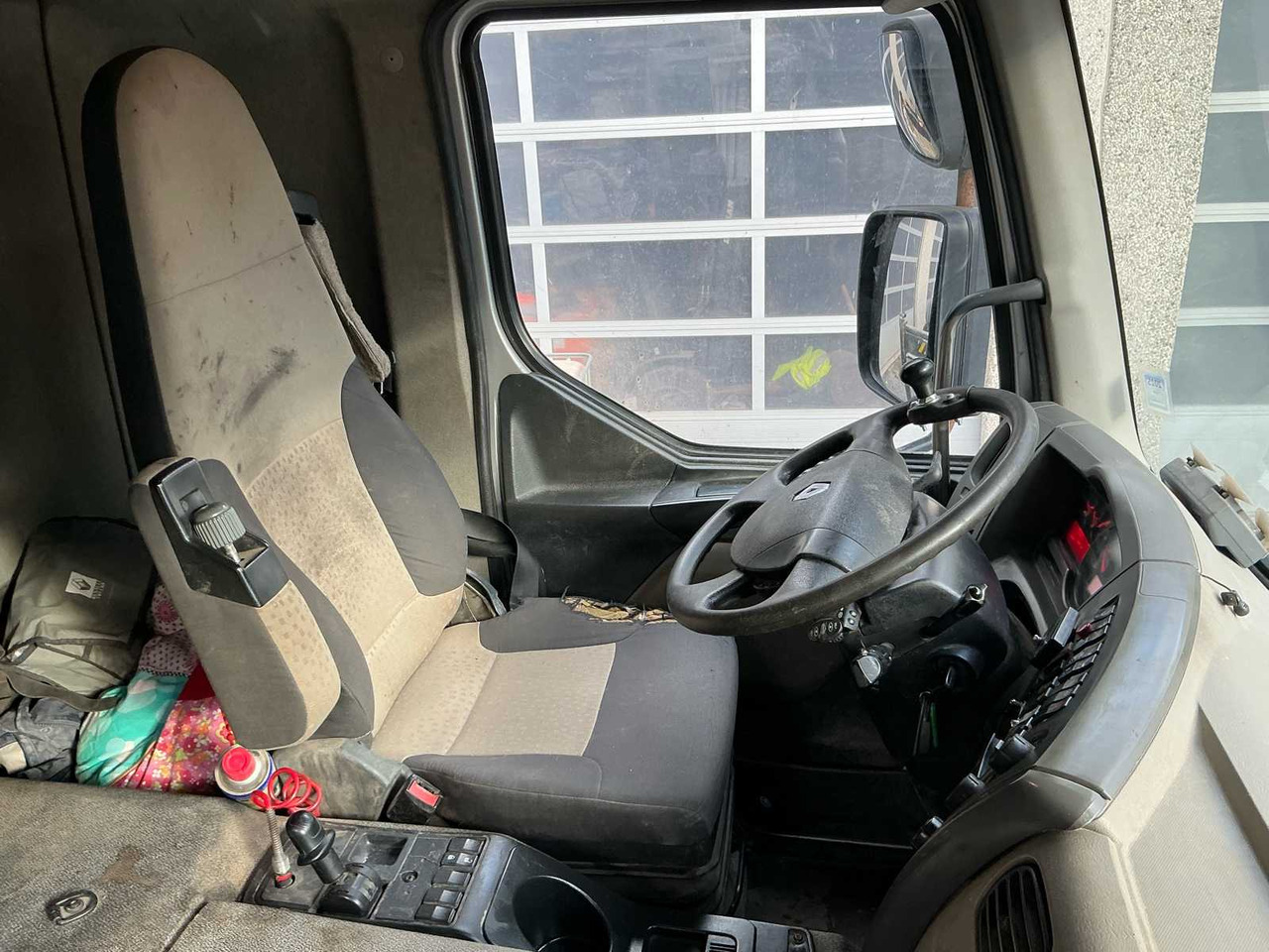 Lastbil 2011 RENAULT KERAX 460 TRIDEM TRUCK WITH CRANE AND CONTAINER: bild 18