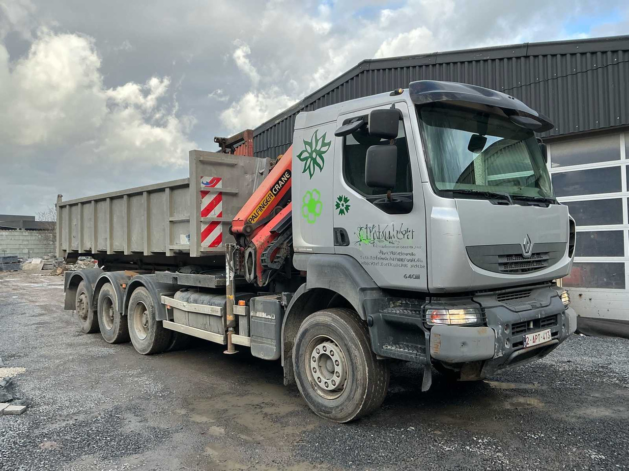 Lastbil 2011 RENAULT KERAX 460 TRIDEM TRUCK WITH CRANE AND CONTAINER: bild 8