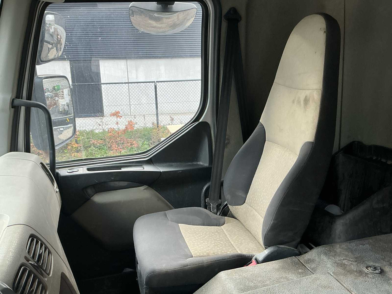 Lastbil 2011 RENAULT KERAX 460 TRIDEM TRUCK WITH CRANE AND CONTAINER: bild 19