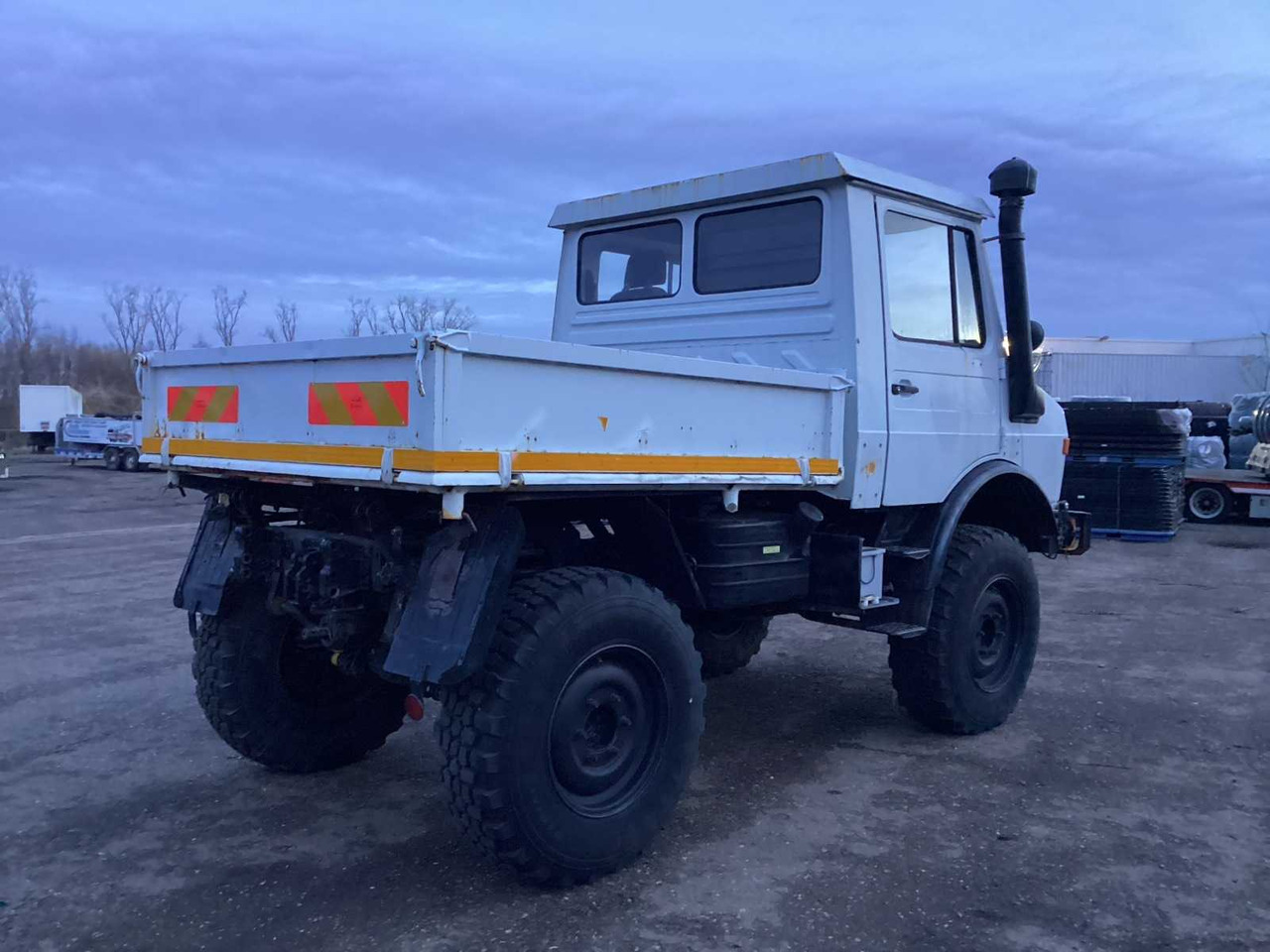 UNIMOG 424 TRUCK - Lastbil: bild 5 UNIMOG 424 TRUCK - Lastbil: bild 5
