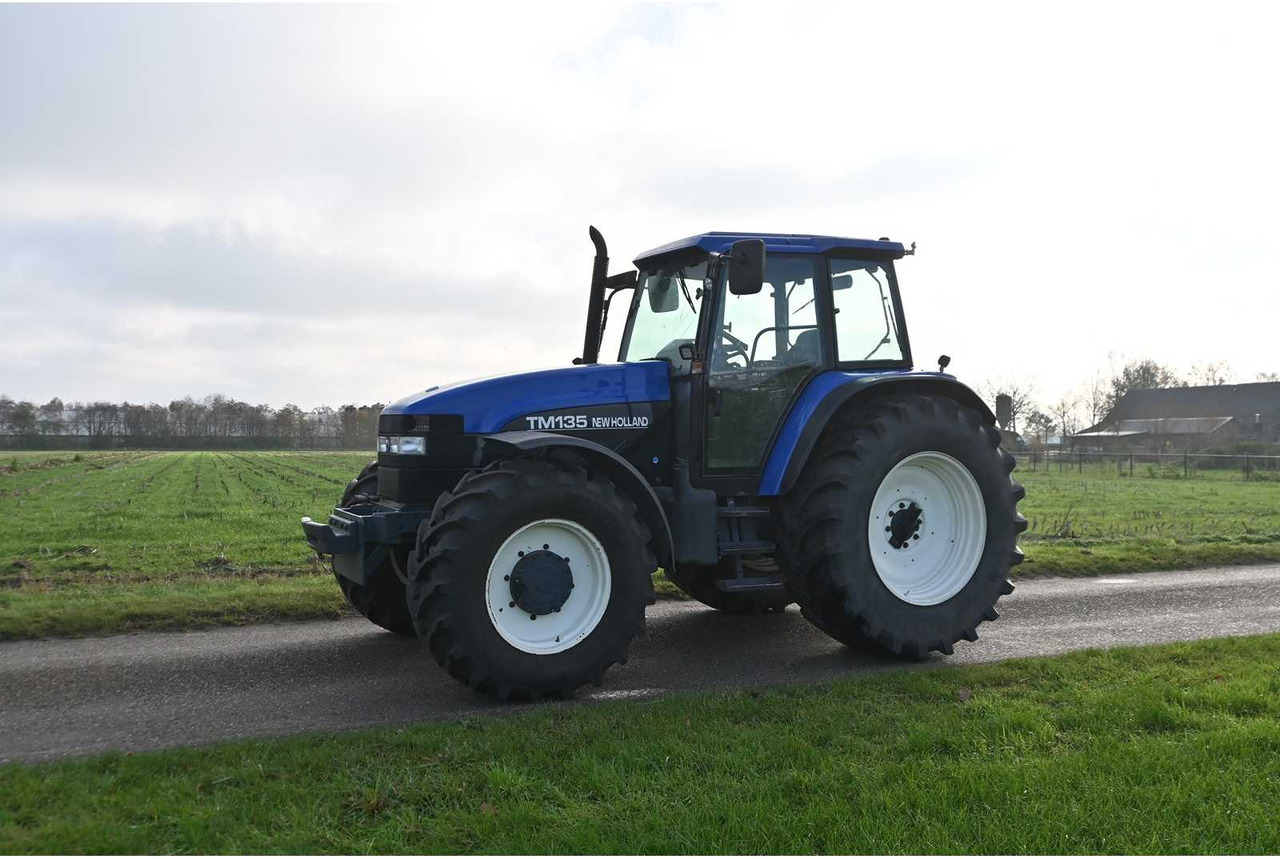 Traktor NEW HOLLAND - 1998 - TM135 - ALL-WHEEL DRIVE FARM TRACTOR: bild 16 Traktor NEW HOLLAND - 1998 - TM135 - ALL-WHEEL DRIVE FARM TRACTOR: bild 16
