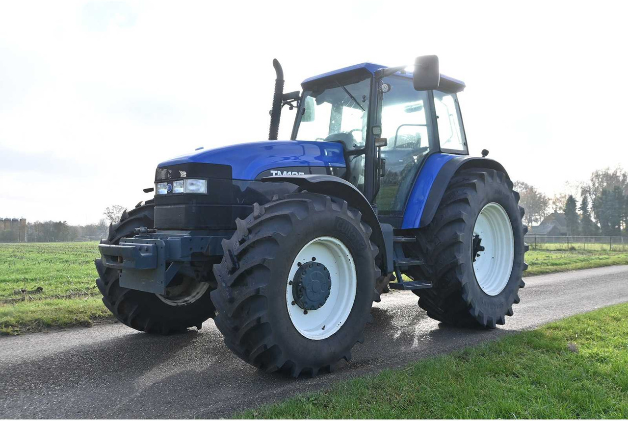 NEW HOLLAND - 1998 - TM135 - ALL-WHEEL DRIVE FARM TRACTOR - Traktor: bild 1 NEW HOLLAND - 1998 - TM135 - ALL-WHEEL DRIVE FARM TRACTOR - Traktor: bild 1