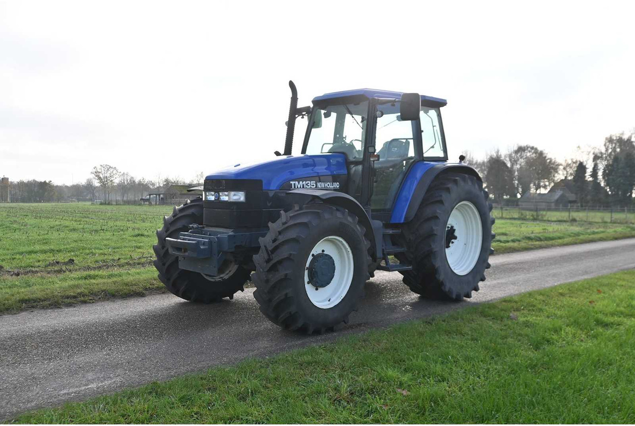 Traktor NEW HOLLAND - 1998 - TM135 - ALL-WHEEL DRIVE FARM TRACTOR: bild 17 Traktor NEW HOLLAND - 1998 - TM135 - ALL-WHEEL DRIVE FARM TRACTOR: bild 17
