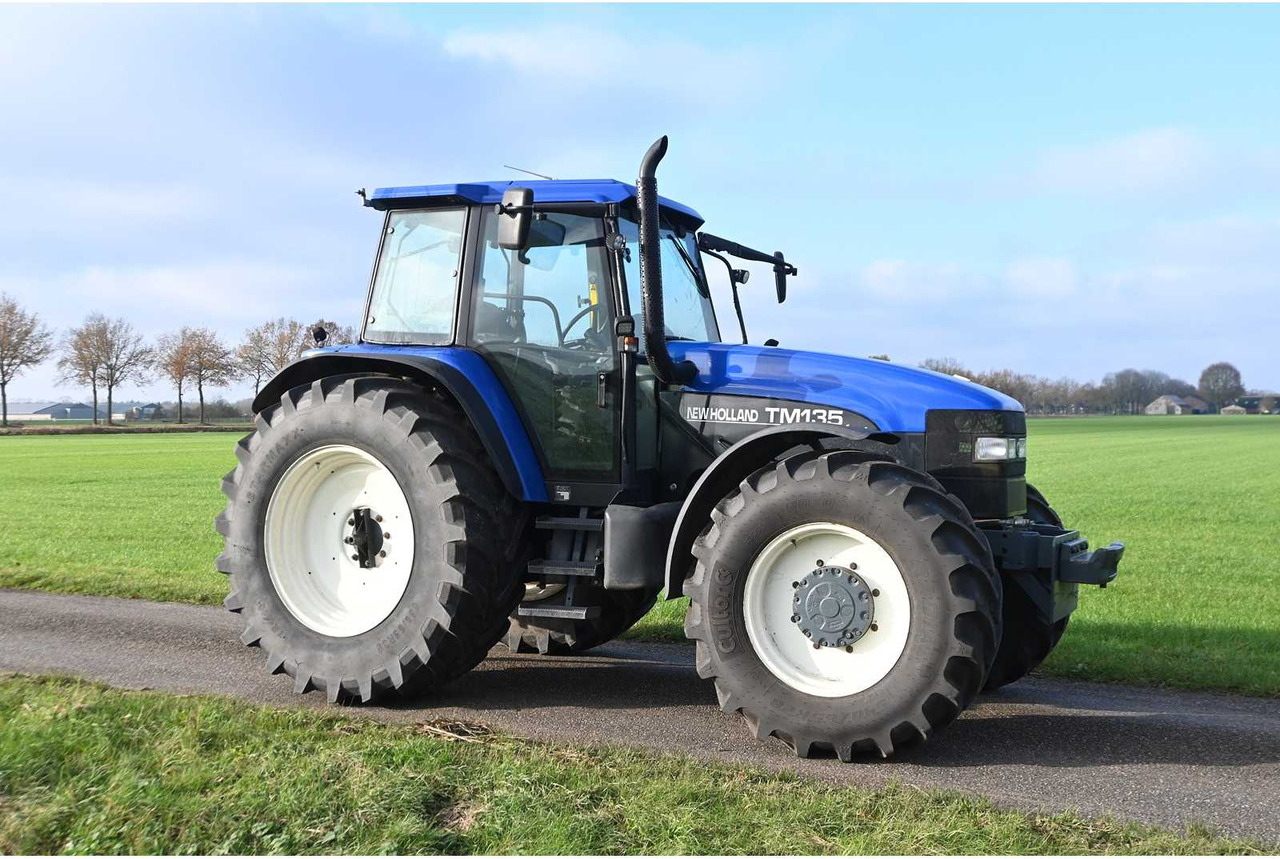 Traktor NEW HOLLAND - 1998 - TM135 - ALL-WHEEL DRIVE FARM TRACTOR: bild 11 Traktor NEW HOLLAND - 1998 - TM135 - ALL-WHEEL DRIVE FARM TRACTOR: bild 11