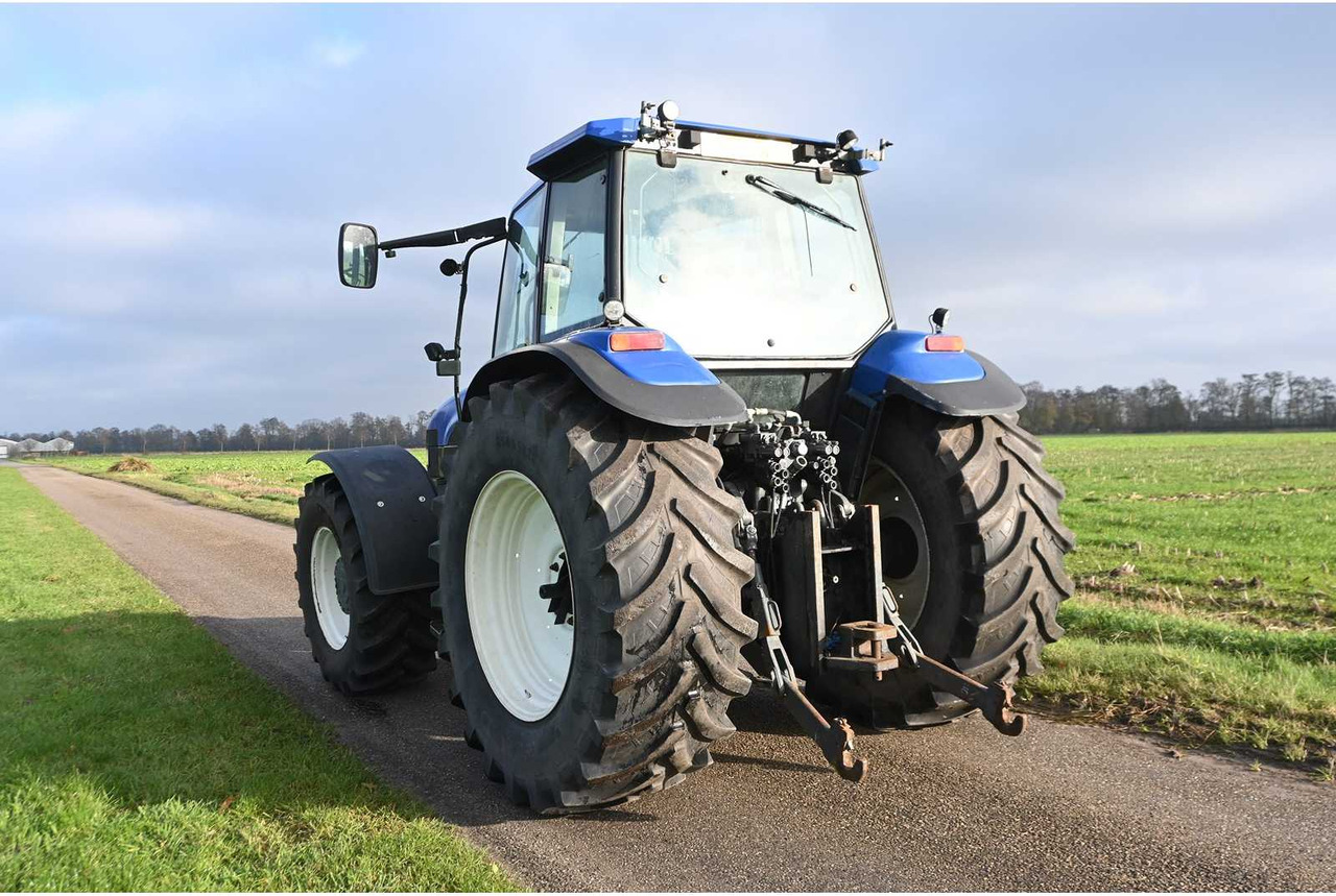 Traktor NEW HOLLAND - 1998 - TM135 - ALL-WHEEL DRIVE FARM TRACTOR: bild 6 Traktor NEW HOLLAND - 1998 - TM135 - ALL-WHEEL DRIVE FARM TRACTOR: bild 6