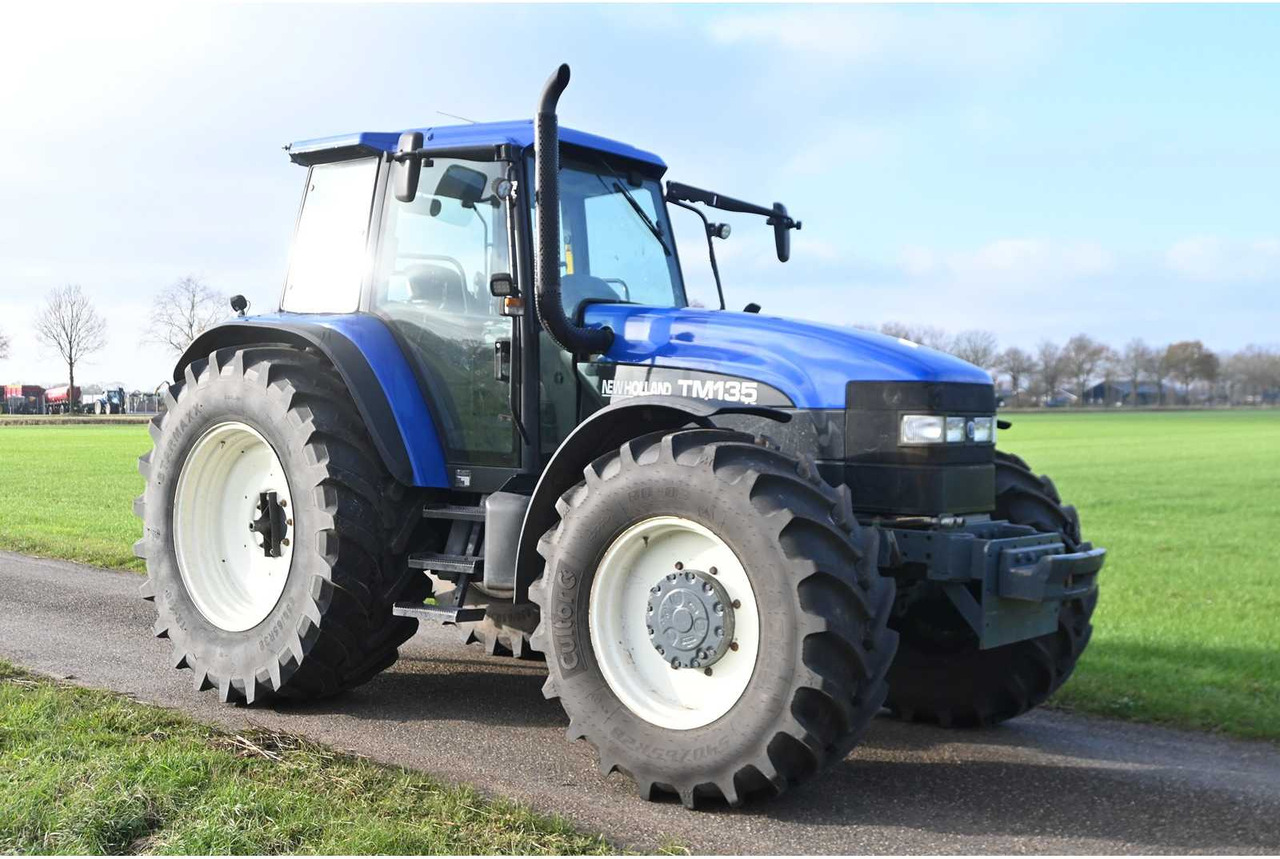 Traktor NEW HOLLAND - 1998 - TM135 - ALL-WHEEL DRIVE FARM TRACTOR: bild 13 Traktor NEW HOLLAND - 1998 - TM135 - ALL-WHEEL DRIVE FARM TRACTOR: bild 13