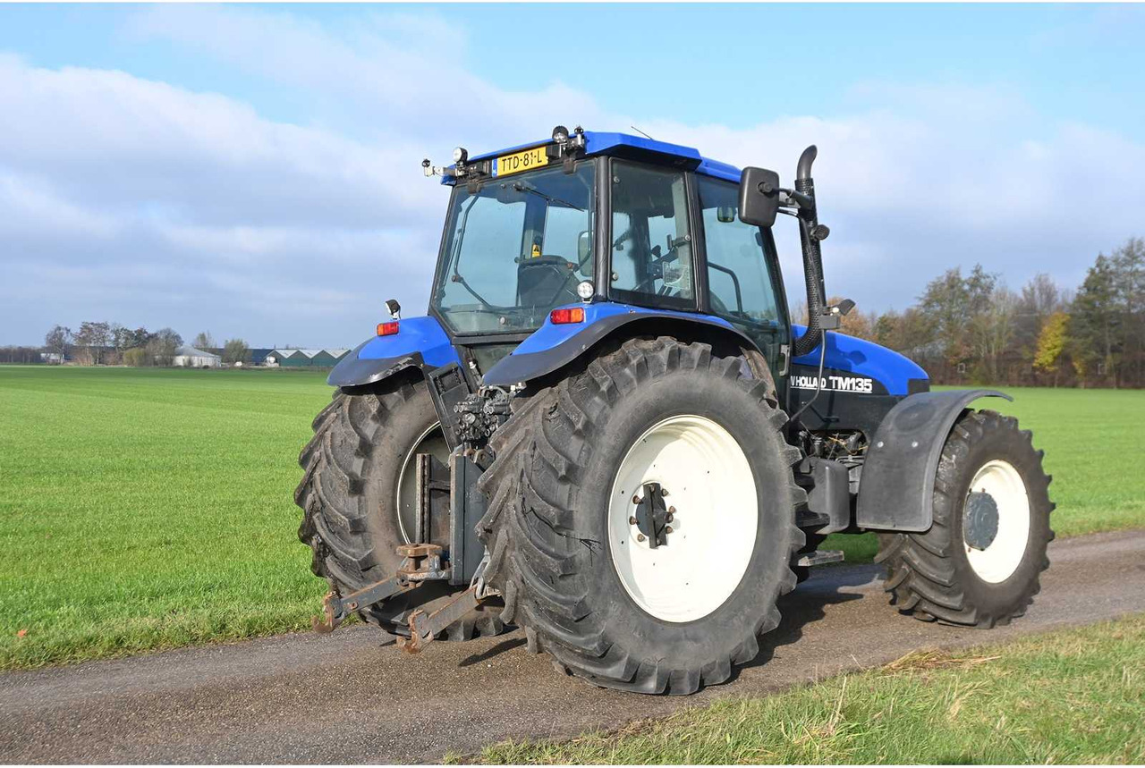 Traktor NEW HOLLAND - 1998 - TM135 - ALL-WHEEL DRIVE FARM TRACTOR: bild 8 Traktor NEW HOLLAND - 1998 - TM135 - ALL-WHEEL DRIVE FARM TRACTOR: bild 8