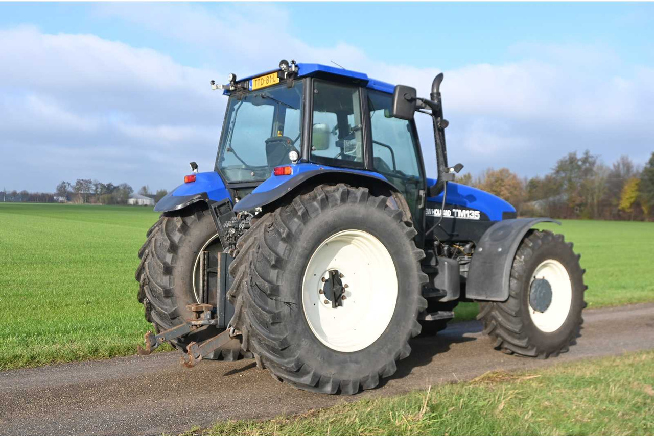 Traktor NEW HOLLAND - 1998 - TM135 - ALL-WHEEL DRIVE FARM TRACTOR: bild 9 Traktor NEW HOLLAND - 1998 - TM135 - ALL-WHEEL DRIVE FARM TRACTOR: bild 9