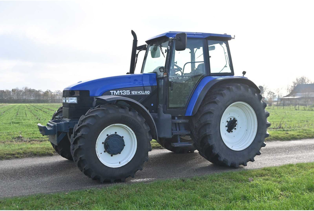 Traktor NEW HOLLAND - 1998 - TM135 - ALL-WHEEL DRIVE FARM TRACTOR: bild 14 Traktor NEW HOLLAND - 1998 - TM135 - ALL-WHEEL DRIVE FARM TRACTOR: bild 14