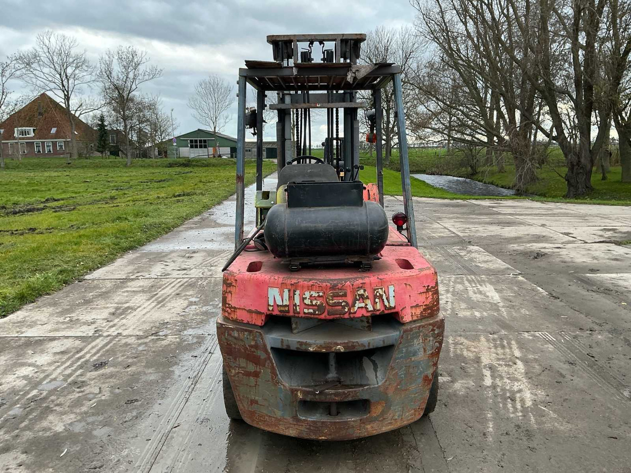 NISSAN BF03A40 FORKLIFT - Motviktstruck: bild 4 NISSAN BF03A40 FORKLIFT - Motviktstruck: bild 4