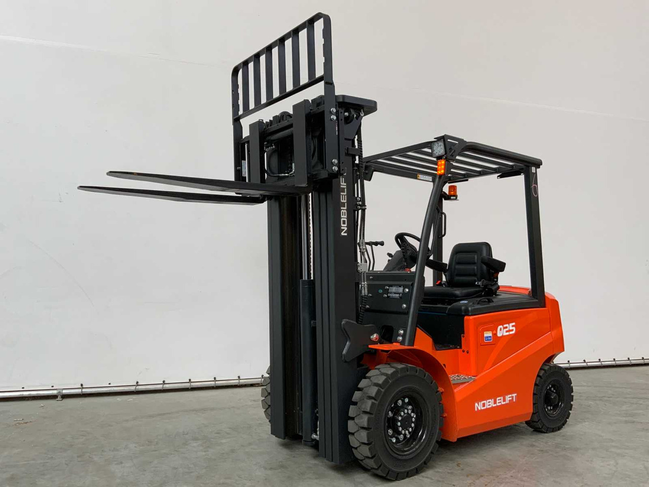 NOBLELIFT - 2024 - Q25-SERIES - 2.5T FORKLIFT ADJUSTABLE FORKS 4.8M - Motviktstruck: bild 2 NOBLELIFT - 2024 - Q25-SERIES - 2.5T FORKLIFT ADJUSTABLE FORKS 4.8M - Motviktstruck: bild 2
