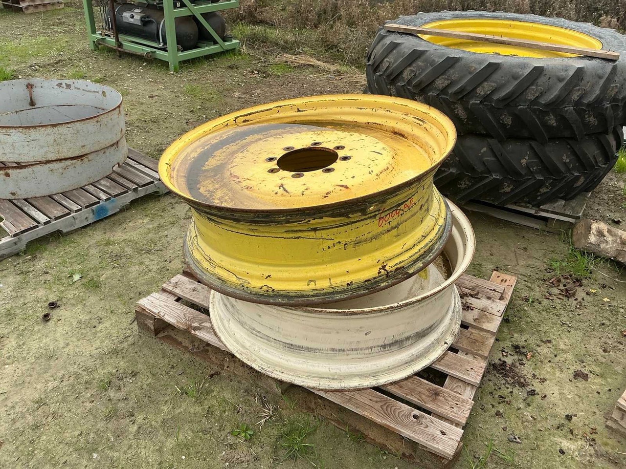Rim 960 (38")x 300 - Däck och fälgar för Traktor: bild 1 Rim 960 (38")x 300 - Däck och fälgar för Traktor: bild 1