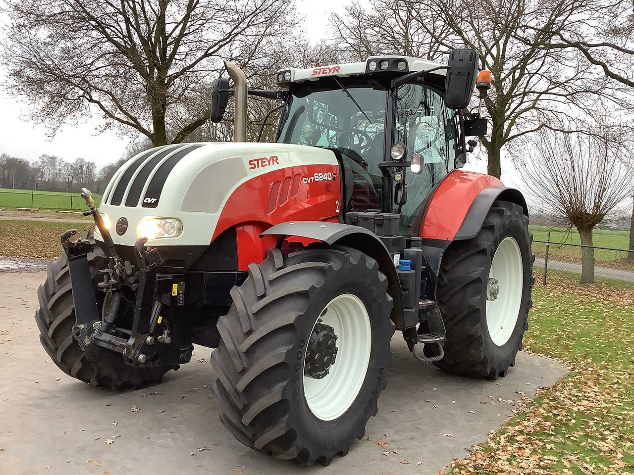 STEYR - 2016 - CVT 6240 - ALL-WHEEL DRIVE FARM TRACTOR - Traktor: bild 1 STEYR - 2016 - CVT 6240 - ALL-WHEEL DRIVE FARM TRACTOR - Traktor: bild 1