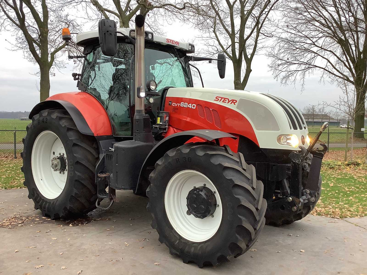 STEYR - 2016 - CVT 6240 - ALL-WHEEL DRIVE FARM TRACTOR - Traktor: bild 3 STEYR - 2016 - CVT 6240 - ALL-WHEEL DRIVE FARM TRACTOR - Traktor: bild 3