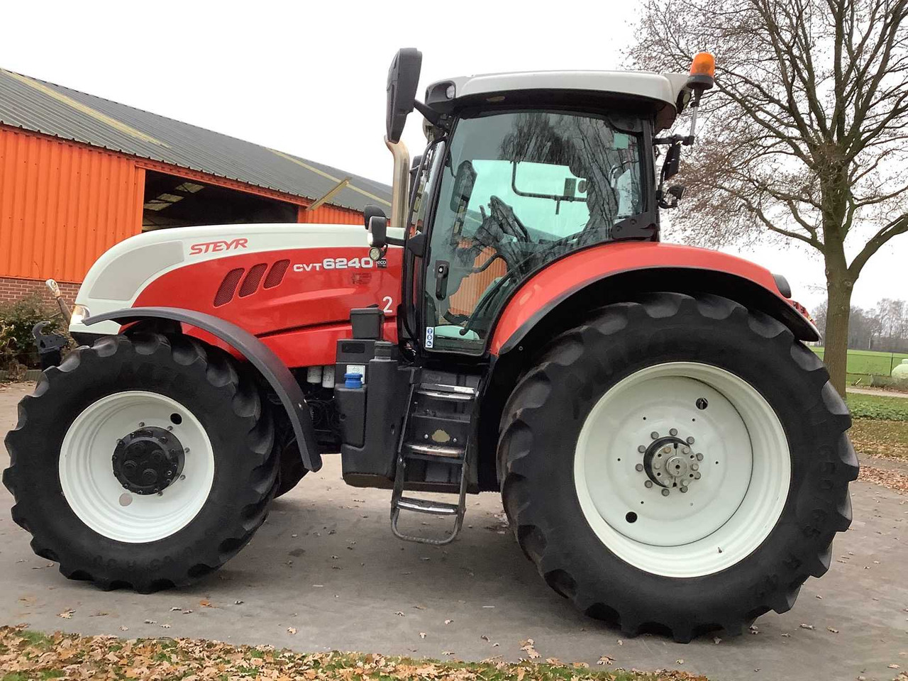 STEYR - 2016 - CVT 6240 - ALL-WHEEL DRIVE FARM TRACTOR - Traktor: bild 5 STEYR - 2016 - CVT 6240 - ALL-WHEEL DRIVE FARM TRACTOR - Traktor: bild 5