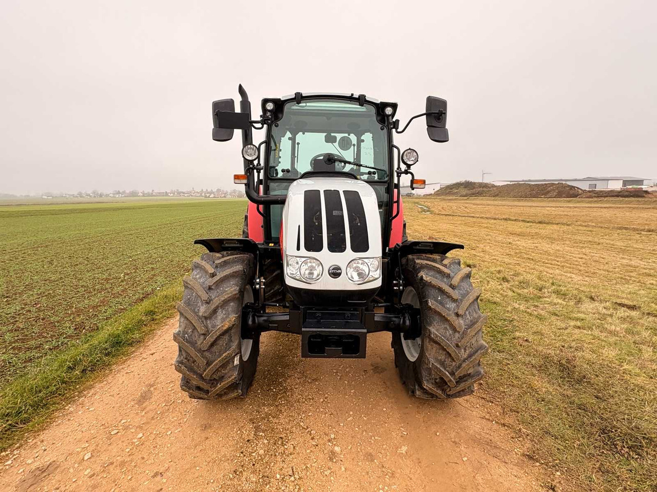 STEYR 4065 S - COMPACT ALL-WHEEL DRIVE TRACTOR (2022) - Traktor: bild 2 STEYR 4065 S - COMPACT ALL-WHEEL DRIVE TRACTOR (2022) - Traktor: bild 2
