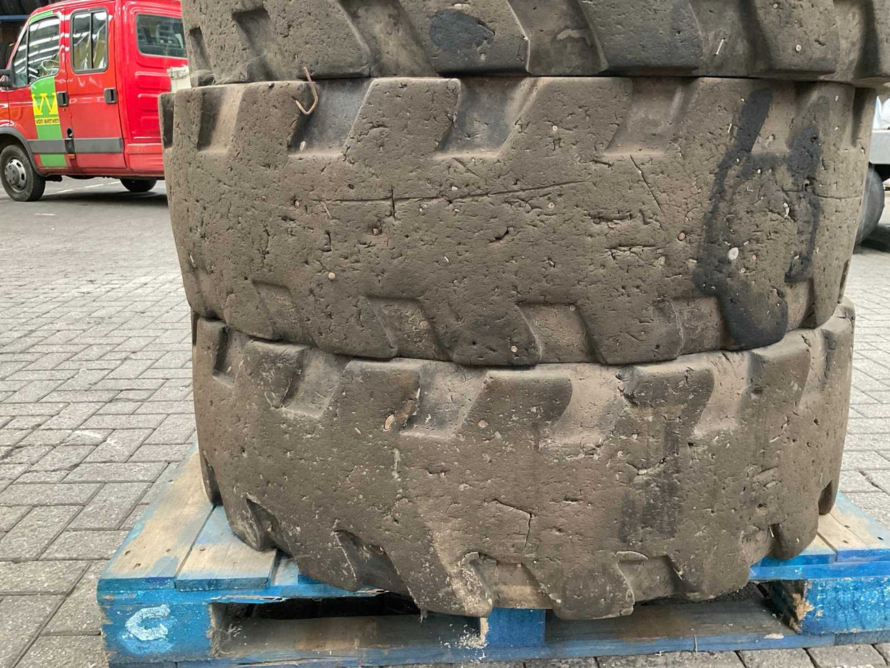 Shun Gin JCB verreiker - Däck och fälgar för Traktor: bild 3 Shun Gin JCB verreiker - Däck och fälgar för Traktor: bild 3