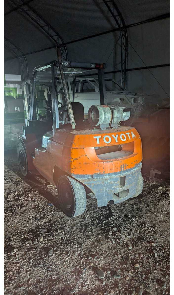 TOYOTA 02-7FG40 FORKLIFT TRUCK - Motviktstruck: bild 2 TOYOTA 02-7FG40 FORKLIFT TRUCK - Motviktstruck: bild 2