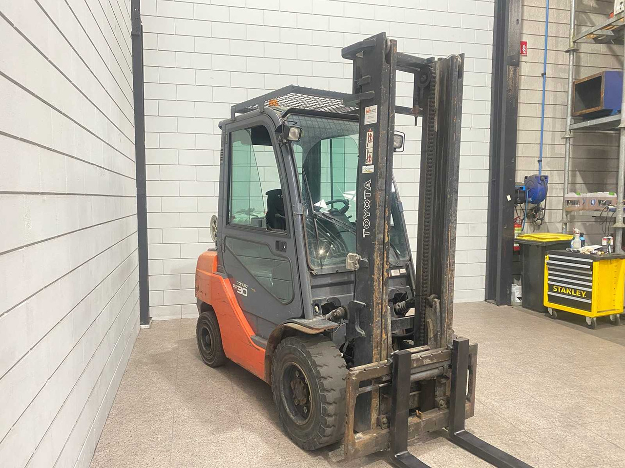 TOYOTA - 2008 - 02-8 FGF 30 - FORKLIFT - Motviktstruck: bild 2 TOYOTA - 2008 - 02-8 FGF 30 - FORKLIFT - Motviktstruck: bild 2