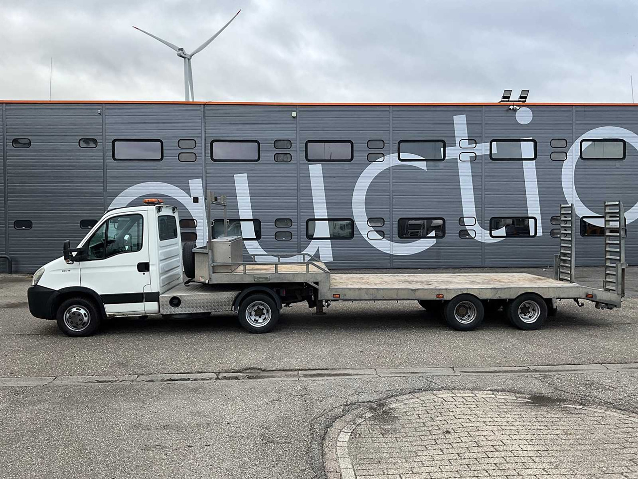 2006 IVECO DAILY 35C18 WITH VELDHUIZEN SEMI-TRAILER BE COMBINATION - Transportbil: bild 2 2006 IVECO DAILY 35C18 WITH VELDHUIZEN SEMI-TRAILER BE COMBINATION - Transportbil: bild 2