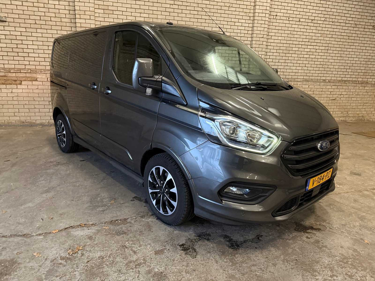 FORD TRANSIT CUSTOM SPORT 2.0 TDCI YEAR: 2017, V-184-PZ - Transportbil: bild 4 FORD TRANSIT CUSTOM SPORT 2.0 TDCI YEAR: 2017, V-184-PZ - Transportbil: bild 4
