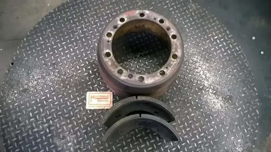 Ginaf Remtrommel met voering - Framaxel för Lastbil: bild 1 Ginaf Remtrommel met voering - Framaxel för Lastbil: bild 1