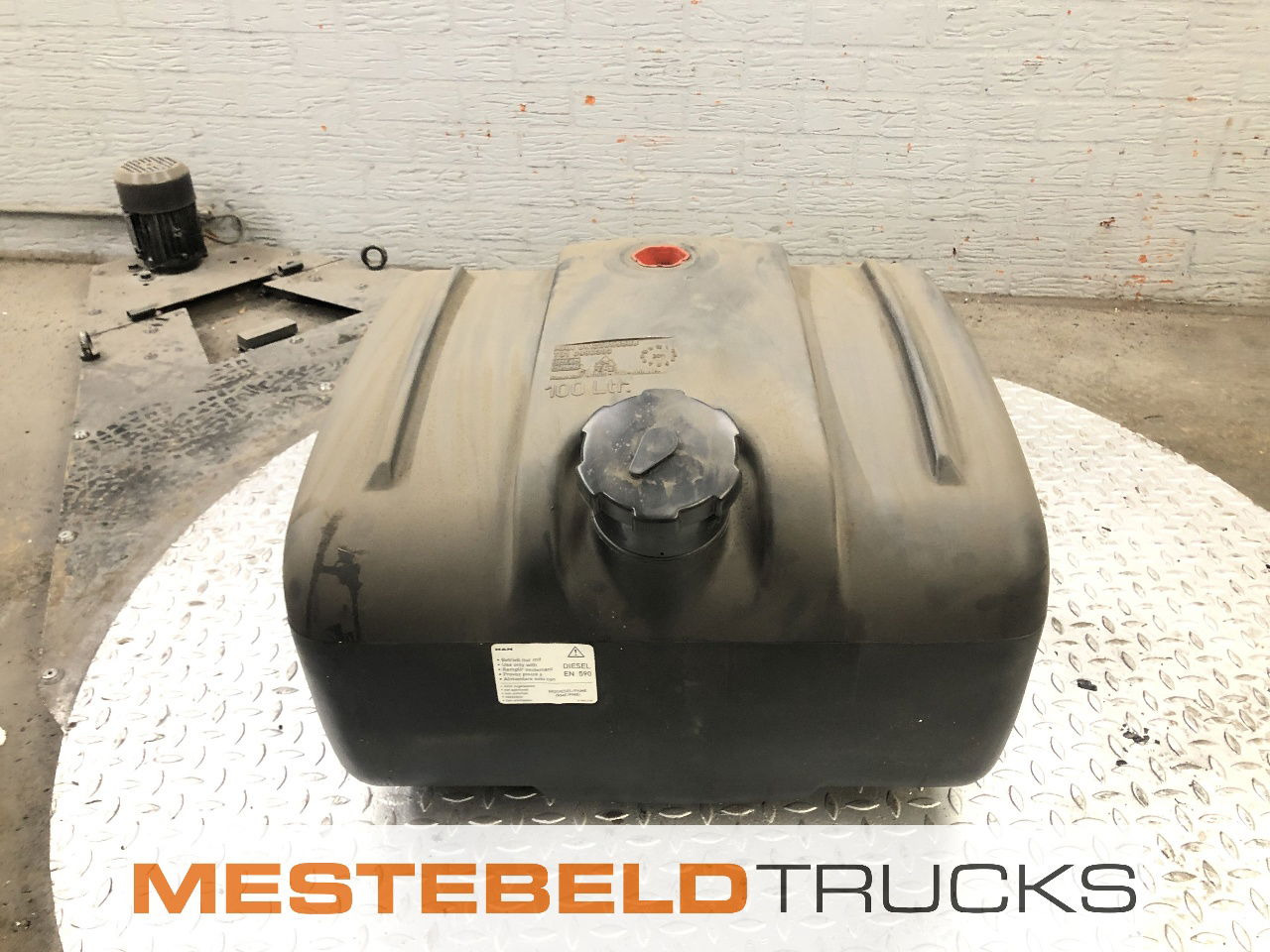 MAN Brandstoftank kunststof 100 liter - Bränslesystem för Lastbil: bild 1 MAN Brandstoftank kunststof 100 liter - Bränslesystem för Lastbil: bild 1