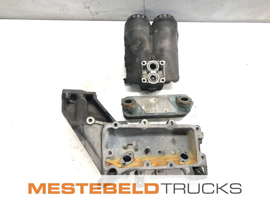 MAN Oliefilterhuis met oliekoeler - Motor och reservdelar för Lastbil: bild 1 MAN Oliefilterhuis met oliekoeler - Motor och reservdelar för Lastbil: bild 1