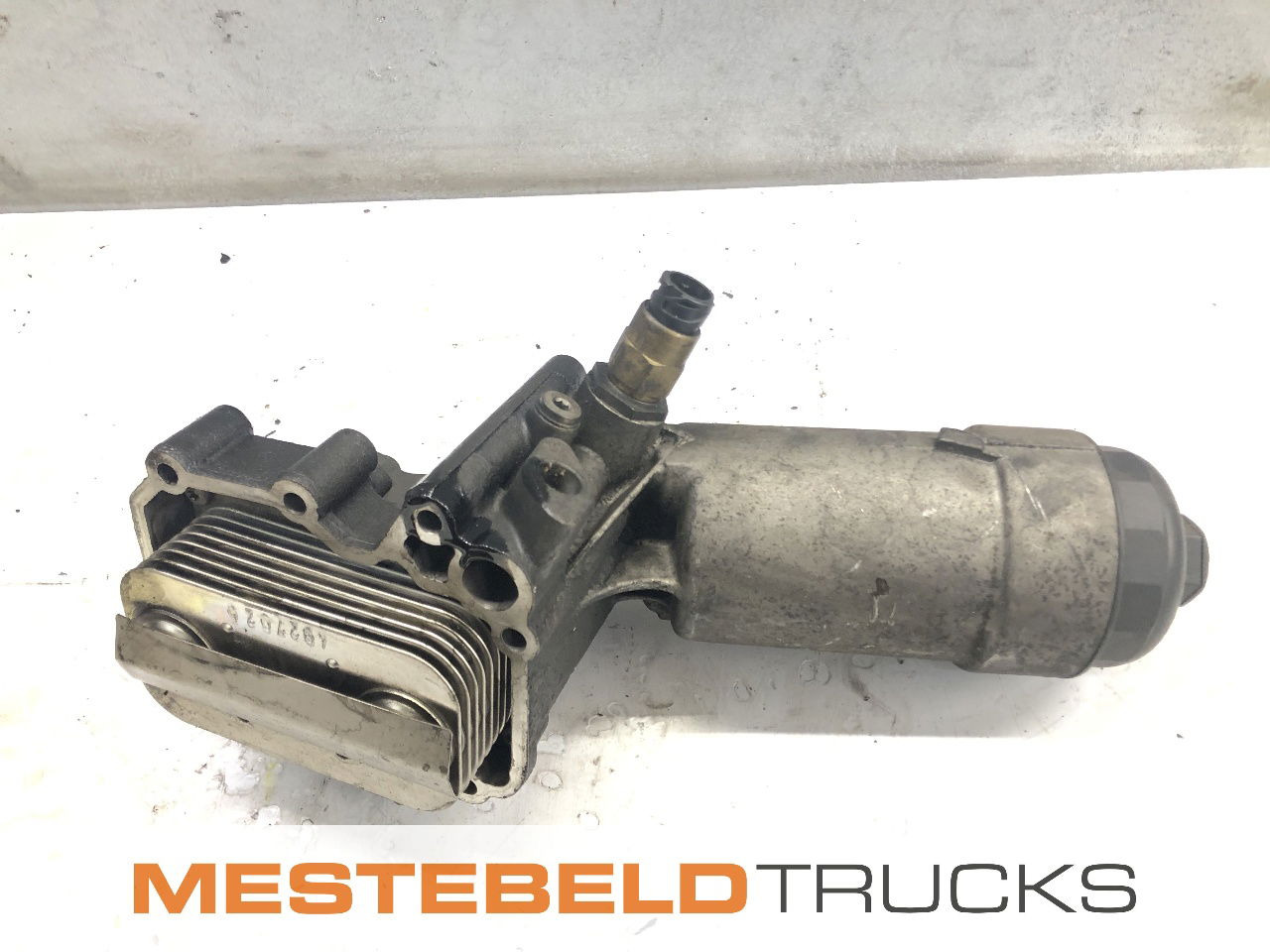 MAN Oliekoelermoduul D0834 TGL - Motor för Lastbil: bild 1 MAN Oliekoelermoduul D0834 TGL - Motor för Lastbil: bild 1