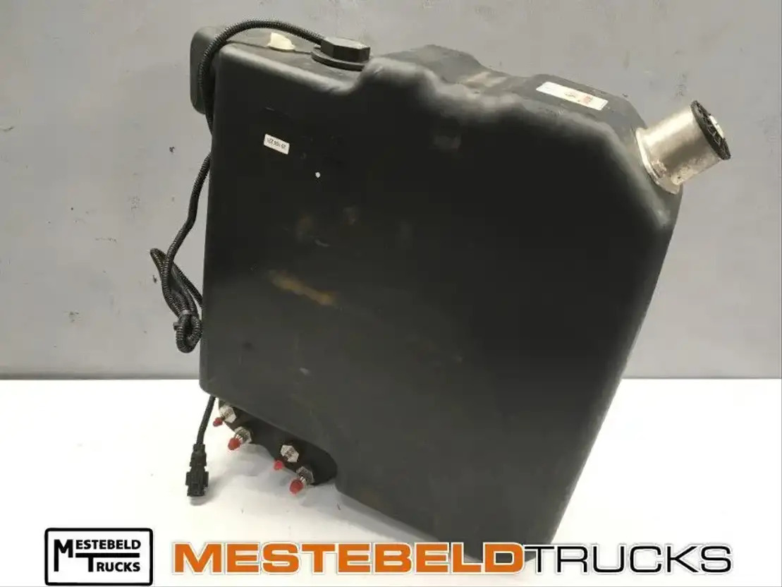 Mercedes-Benz Ad blue tank - Avgassystem för Lastbil: bild 1 Mercedes-Benz Ad blue tank - Avgassystem för Lastbil: bild 1