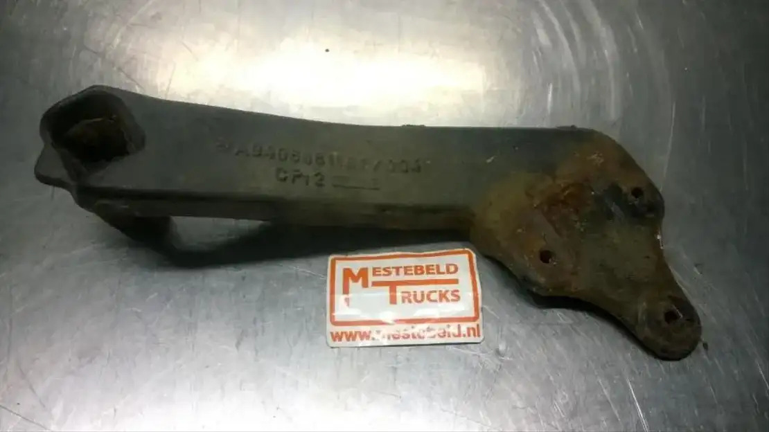 Mercedes-Benz Bevestigingssteun links - Ram/ Chassi för Lastbil: bild 1 Mercedes-Benz Bevestigingssteun links - Ram/ Chassi för Lastbil: bild 1