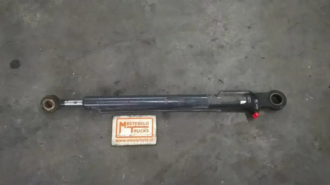 Mercedes-Benz Kantelcilinder - Ram/ Chassi för Lastbil: bild 1 Mercedes-Benz Kantelcilinder - Ram/ Chassi för Lastbil: bild 1