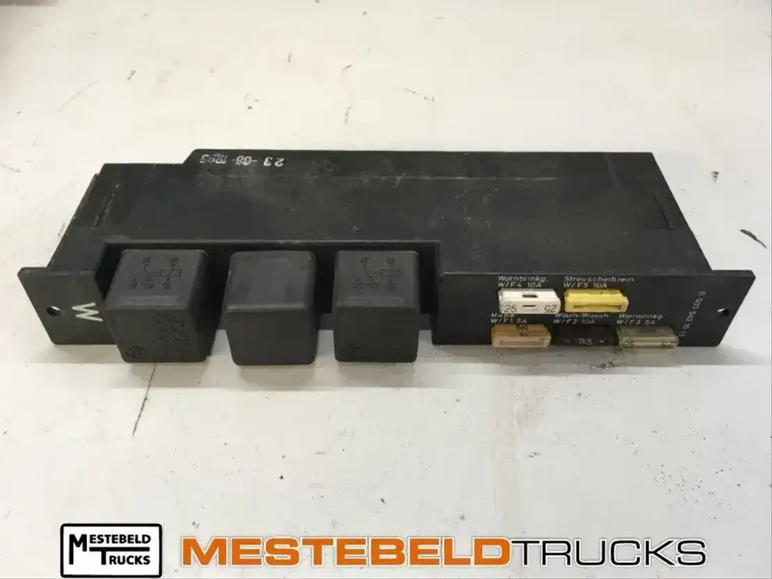 Mercedes-Benz Ruitenwisser- en knipperlichtmodule - Elektriskt system för Lastbil: bild 1 Mercedes-Benz Ruitenwisser- en knipperlichtmodule - Elektriskt system för Lastbil: bild 1