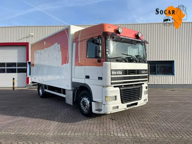 DAF XF 95.380 Euro 2 Manual-Gear - Lastbil med skåp: bild 1 DAF XF 95.380 Euro 2 Manual-Gear - Lastbil med skåp: bild 1