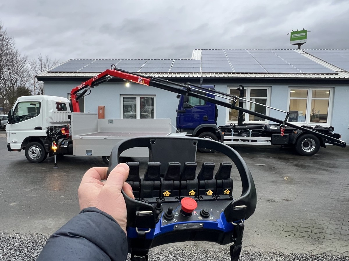 FUSO 3S15 Alu Pritsche 2.80m Ladekran Funk! - Transportbil med flak: bild 2 FUSO 3S15 Alu Pritsche 2.80m Ladekran Funk! - Transportbil med flak: bild 2