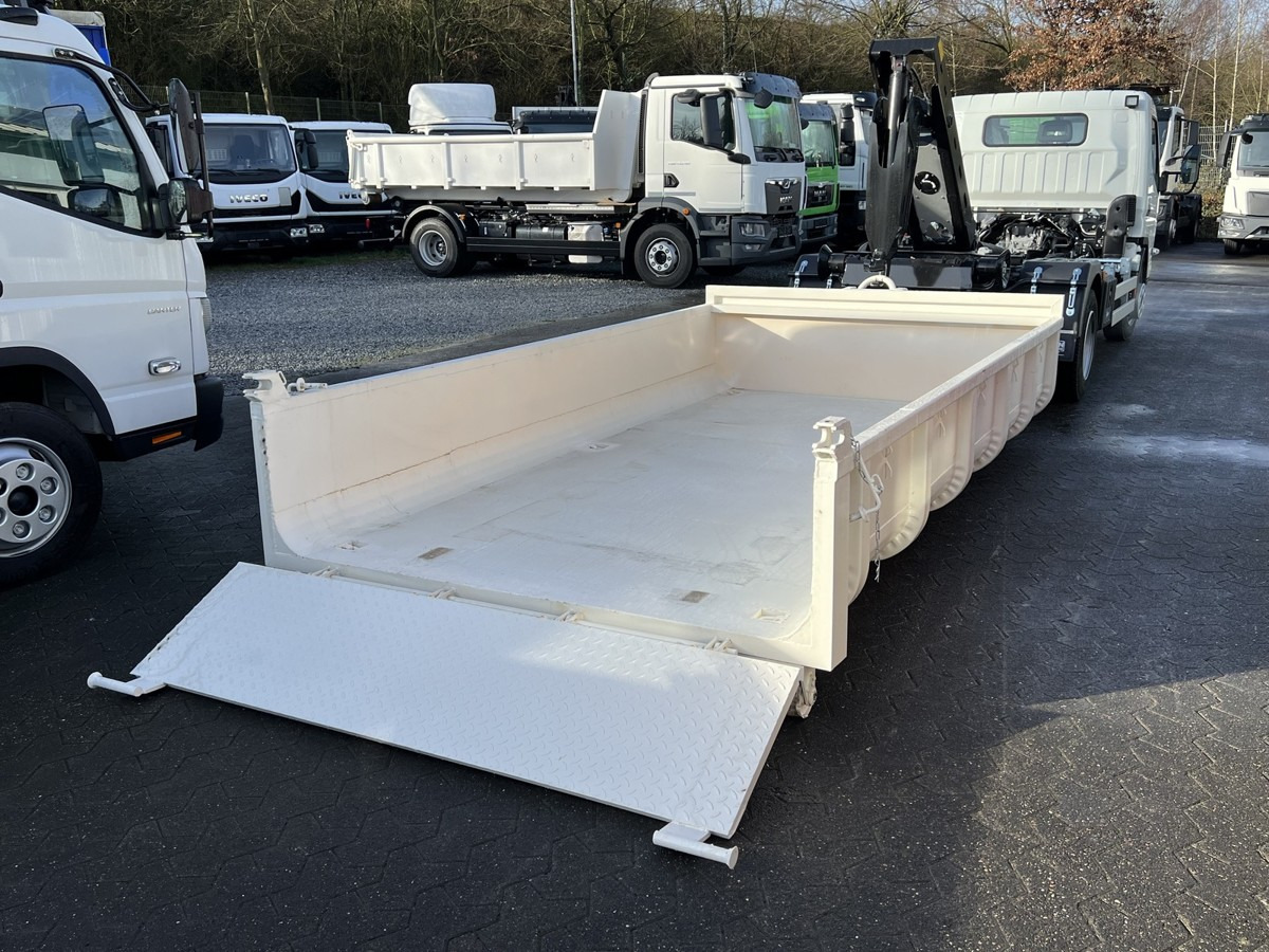 FUSO Canter FUSO 7C18 City Abrollkipper Miete - Lastväxlare lastbil: bild 4 FUSO Canter FUSO 7C18 City Abrollkipper Miete - Lastväxlare lastbil: bild 4