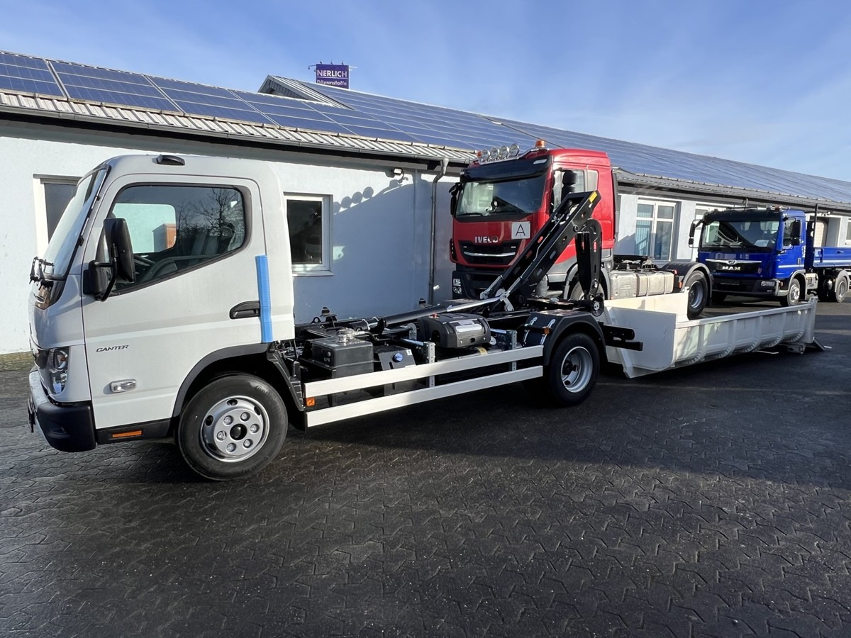 FUSO Canter FUSO 7C18 City Abrollkipper - Lastväxlare lastbil: bild 3 FUSO Canter FUSO 7C18 City Abrollkipper - Lastväxlare lastbil: bild 3