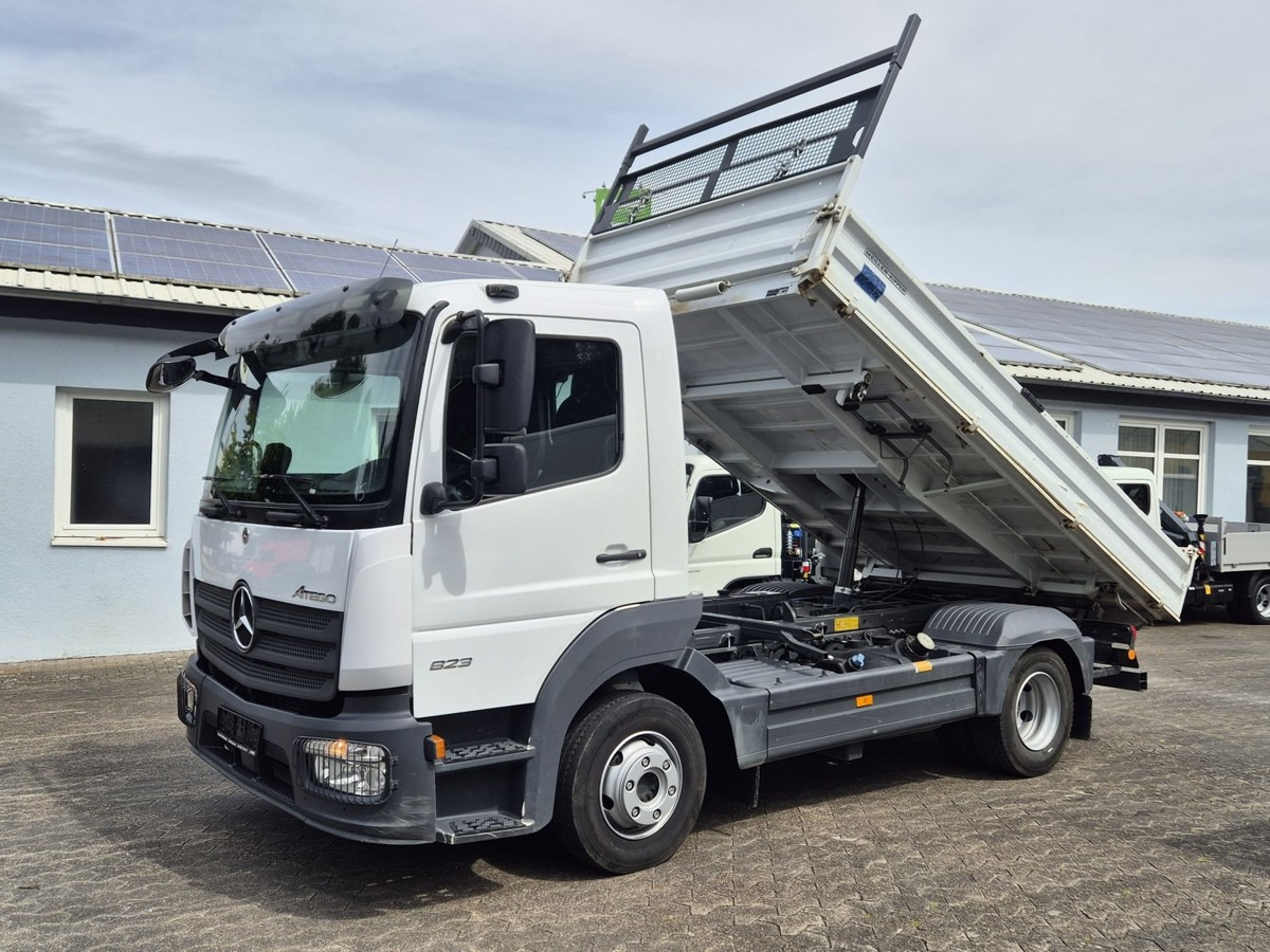 MERCEDES-BENZ Atego 823 3-Seiten Kipper Meiller 2 x AHK - Transportbil med tippflak: bild 1 MERCEDES-BENZ Atego 823 3-Seiten Kipper Meiller 2 x AHK - Transportbil med tippflak: bild 1