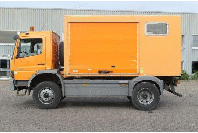 Mercedes-Benz 1518 A Atego 4X4, Klima, AHK, Allrad, Rolltor - Lastbil med skåp: bild 2 Mercedes-Benz 1518 A Atego 4X4, Klima, AHK, Allrad, Rolltor - Lastbil med skåp: bild 2