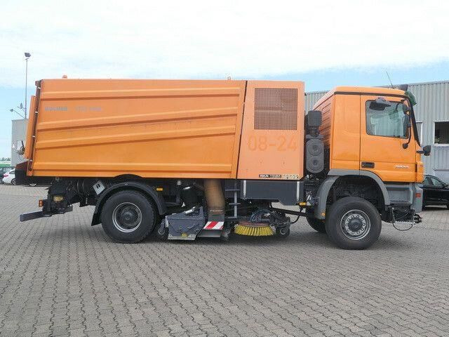 Mercedes-Benz 2032 A Actros 4x4, Bucher STKF 9500, Airport, AC - Sopmaskin: bild 2 Mercedes-Benz 2032 A Actros 4x4, Bucher STKF 9500, Airport, AC - Sopmaskin: bild 2