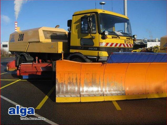 Mercedes-Benz 2035 AK Actros 4x4, Kehrmaschine Schmidt, Allrad - Plogbil: bild 1 Mercedes-Benz 2035 AK Actros 4x4, Kehrmaschine Schmidt, Allrad - Plogbil: bild 1