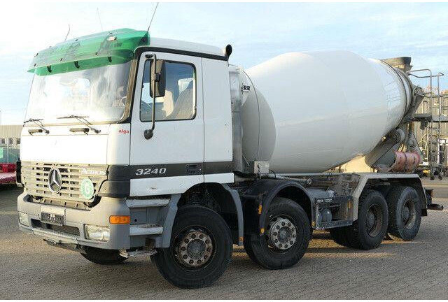 Mercedes-Benz 3240 B Actros 8x4, Liebherr HTM904, 9m³ - Betongbil: bild 4 Mercedes-Benz 3240 B Actros 8x4, Liebherr HTM904, 9m³ - Betongbil: bild 4