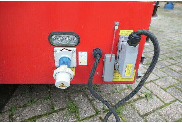 ROSENBAUER ROSENBAUER/Feuerwehr/Wasserwerfer - Släck/ Räddningsvagn: bild 3 ROSENBAUER ROSENBAUER/Feuerwehr/Wasserwerfer - Släck/ Räddningsvagn: bild 3