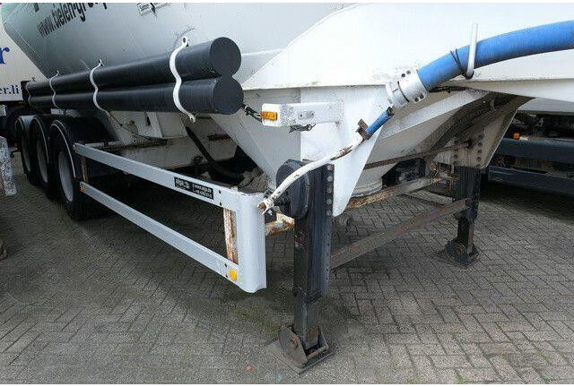 SPITZER SF 2737 PI, Zement, 37m³, Alu-Felgen, 1 Kammer - Tanktrailer: bild 3 SPITZER SF 2737 PI, Zement, 37m³, Alu-Felgen, 1 Kammer - Tanktrailer: bild 3