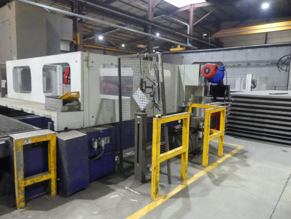 Machine de découpe laser CO² avec refroidisseur et aspiration de fumée Bystronic Bylaser 6000 - Metallbearbetningsmaskin: bild 1 Machine de découpe laser CO² avec refroidisseur et aspiration de fumée Bystronic Bylaser 6000 - Metallbearbetningsmaskin: bild 1