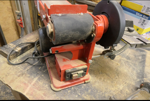 Ponceuse à bande + lapidaire Einhell TC-US 400 - Träbearbetningsmaskin: bild 3 Ponceuse à bande + lapidaire Einhell TC-US 400 - Träbearbetningsmaskin: bild 3