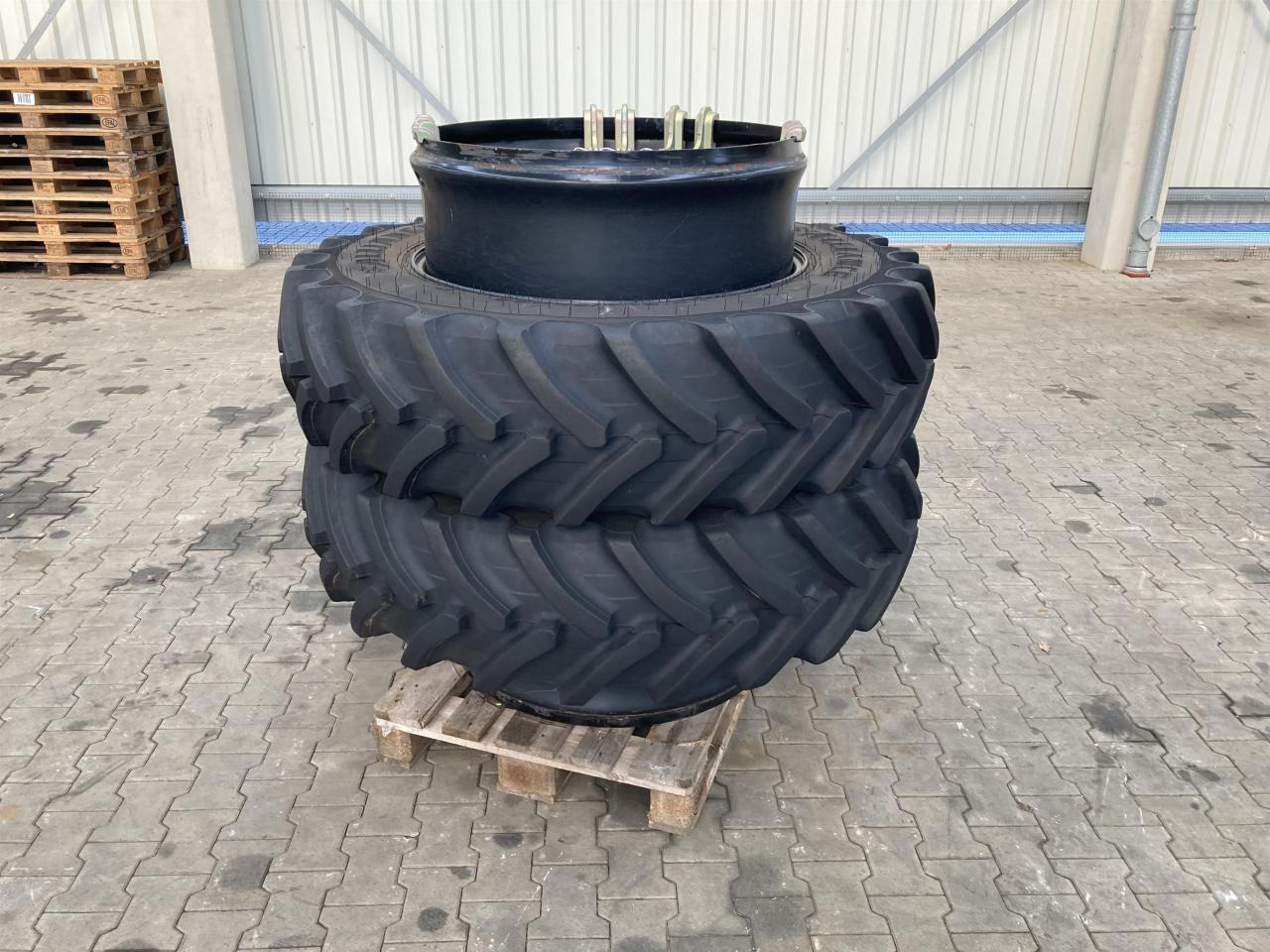 Alliance 380/85R34 - Däck för Lantbruksmaskiner: bild 1 Alliance 380/85R34 - Däck för Lantbruksmaskiner: bild 1